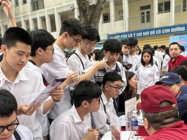 Học sinh căng thẳng học thêm, nhà trường tổ chức ôn luyện thi tốt nghiệp thế nào?