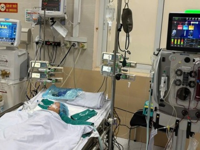 Mắc tay chân miệng, bé gái 14 tháng tuổi ở Hà Nội phải lọc máu liên tục
