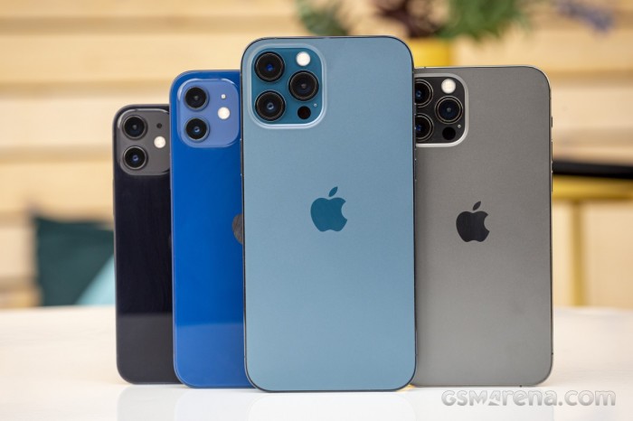 iPhone 12 Mini nhỏ bé nhưng sức mạnh không kém gì iPhone 12.
