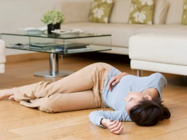 Cô gái đột quỵ sau khi bạn trai hôn vào cổ