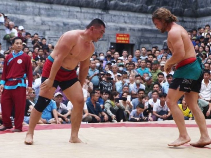 “Ông Tây“ Zakhar khiến Hiếu “Khổng lồ“ đổ máu: Mọi chuyện mới chỉ bắt đầu