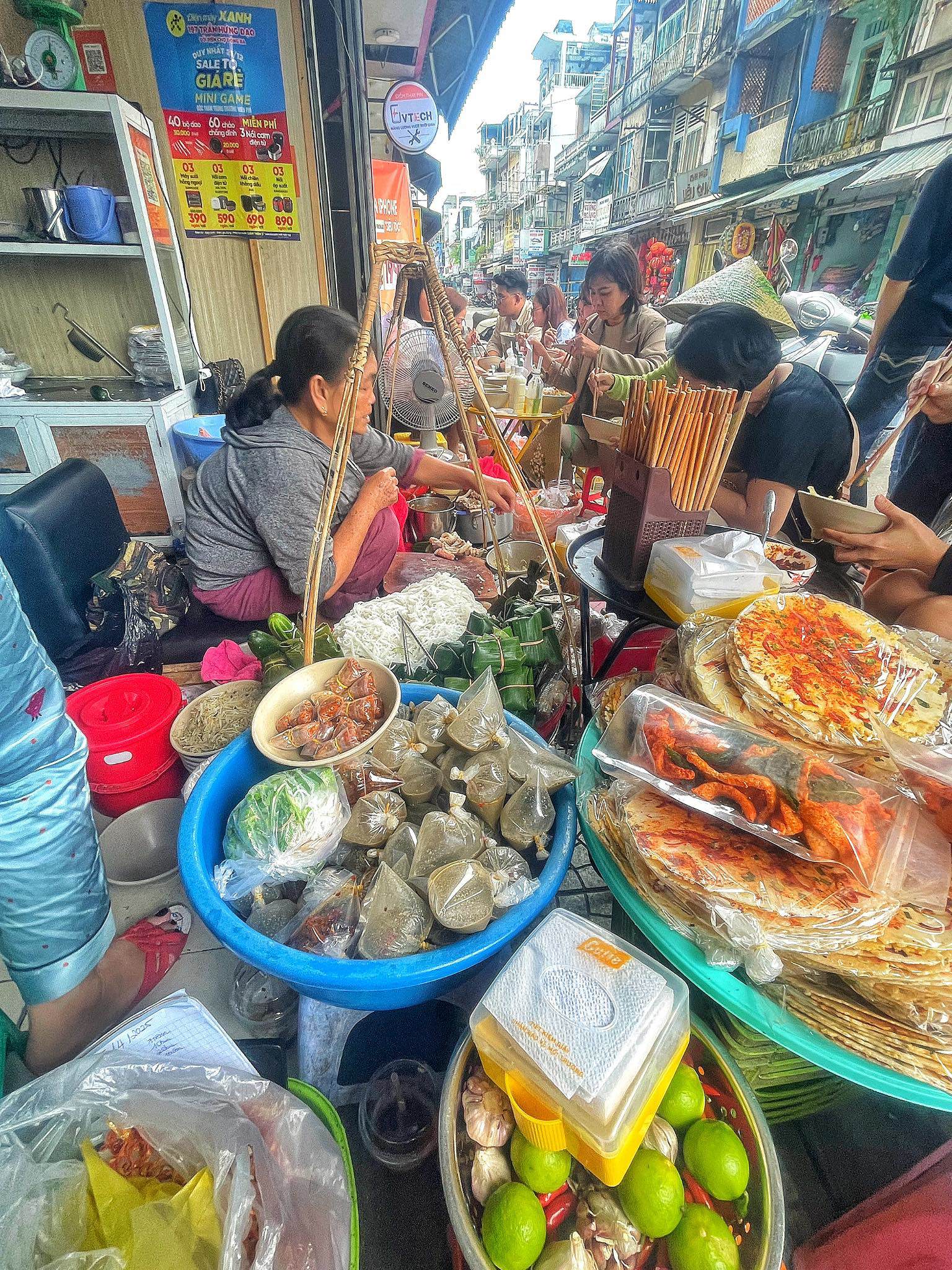 Foodtour Huế thưởng thức đặc sản cố đô ngon "quên lối về" - 9