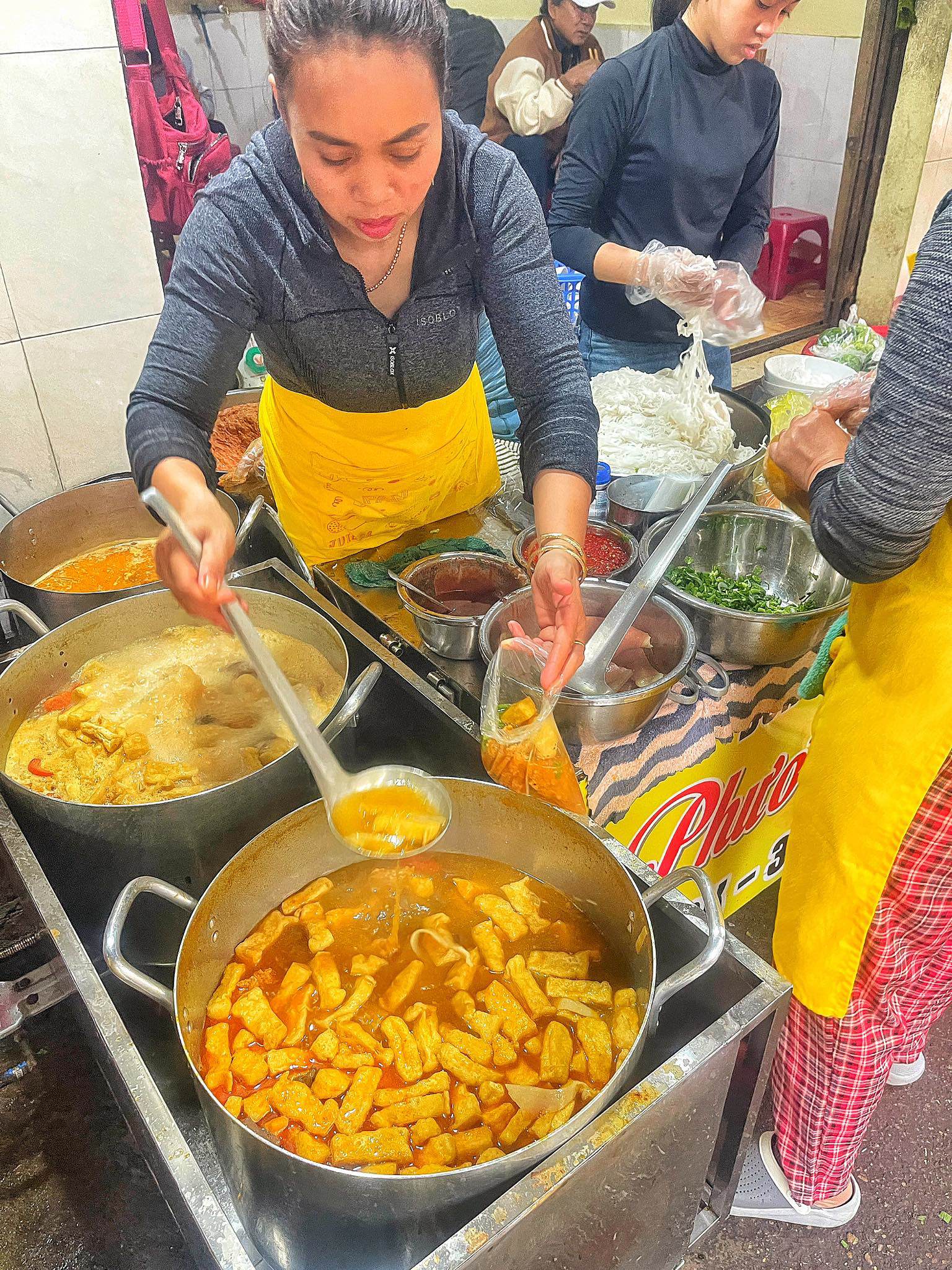 Foodtour Huế thưởng thức đặc sản cố đô ngon "quên lối về" - 11