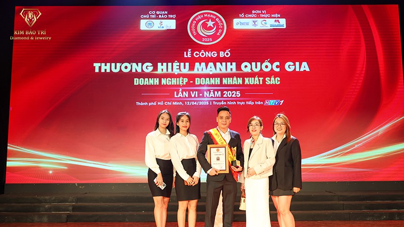 Đại diện Kim Bảo Trí tại Lễ công bố Thương hiệu mạnh Quốc gia và Doanh nghiệp – Doanh nhân xuất sắc 2025
