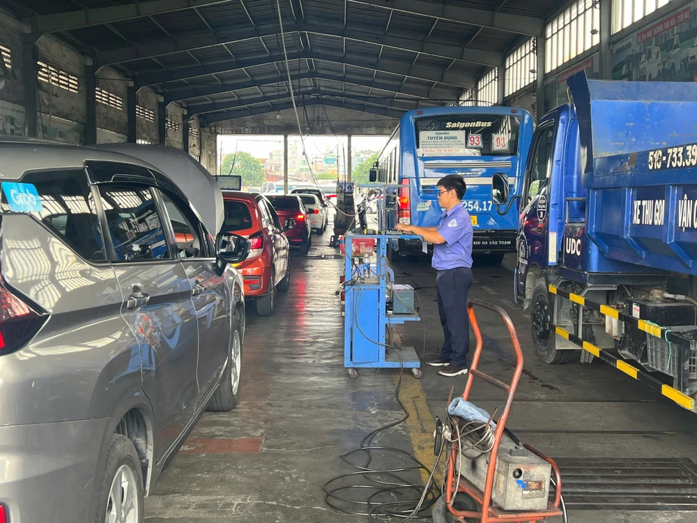 Theo quy định việc bị mất, hỏng tem kiểm định sẽ được cấp lại đúng quy trình. Ảnh: TN
