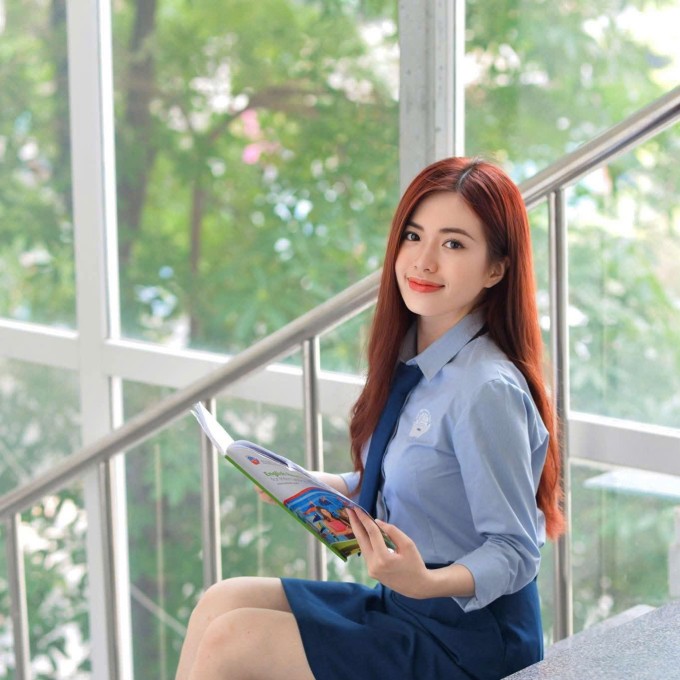 Hai nữ sinh tài sắc tặng hoa ông Tập Cận Bình - 10