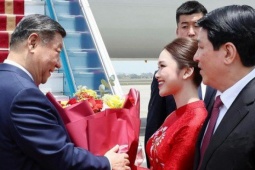 Nữ sinh Học viện Ngoại giao chia sẻ khoảnh khắc tặng hoa Tổng Bí thư, Chủ tịch nước Trung Quốc Tập Cận Bình