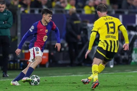 Barcelona "toát mồ hôi" vào bán kết Cúp C1: Kế hoạch của HLV Flick bị phá sản