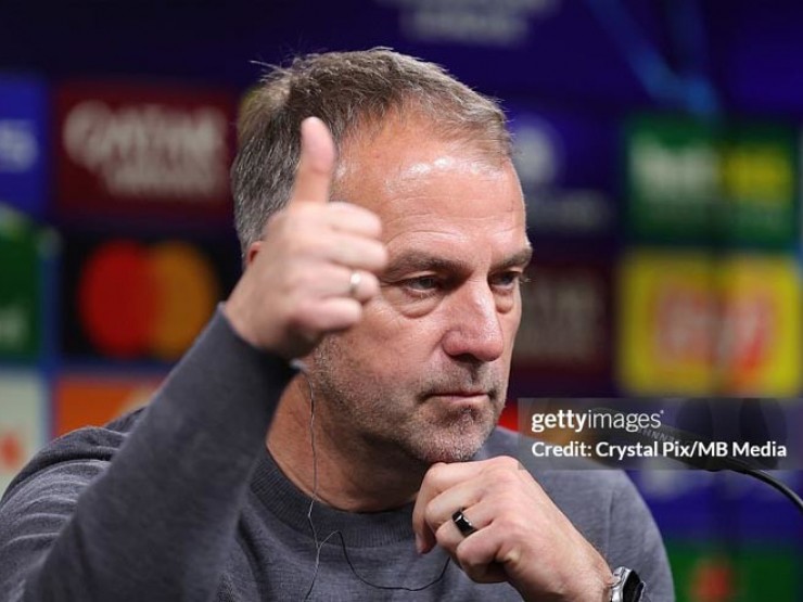 HLV Flick thừa nhận Barcelona đoạt vé bán kết Cúp C1 khó nhọc, tán dương Dortmund