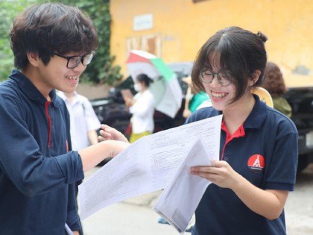 Tuyển sinh lớp 10: Bỡ ngỡ với những yêu cầu mới