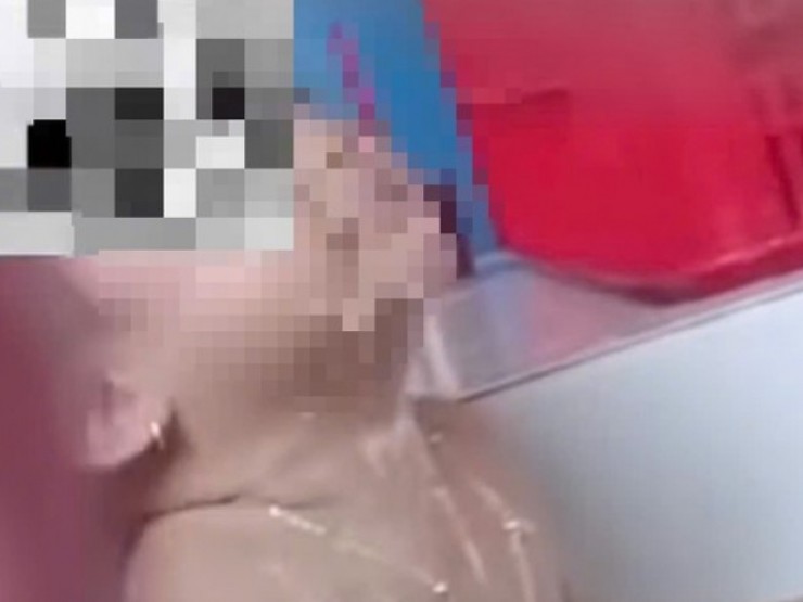 Xôn xao bảo mẫu ép trẻ ăn một cách kinh hoàng ở Bến Tre