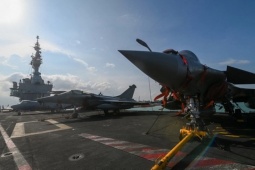 Hàng loạt máy bay NATO có động thái quân sự khác thường với Nga ở Biển Đen