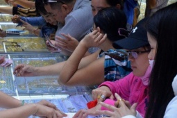 Giá vàng hôm nay, 17-4: Tăng mạnh, lập kỷ lục mới