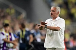 Tin mới nhất bóng đá sáng 17/4: ĐT Bồ Đào Nha tính gây sốc với HLV Mourinho