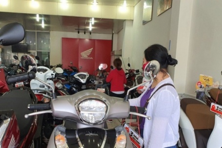 Vì sao giá xe máy xăng tăng?