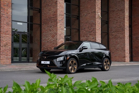 Giá xe VinFast VF 7 tháng 4/2025, bản Plus từ 949 triệu đồng