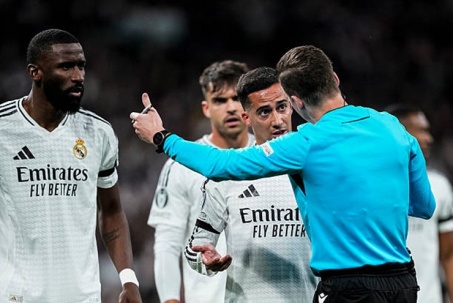 Gay cấn đại chiến Real Madrid - Arsenal: Tranh cãi trọng tài bẻ còi, không cho Real hưởng 11m