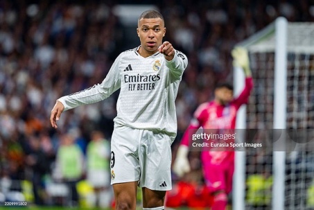 Mbappe vỡ mộng ở Real Madrid: Không bằng "cái bóng" Ronaldo, khó mơ ngôi cao