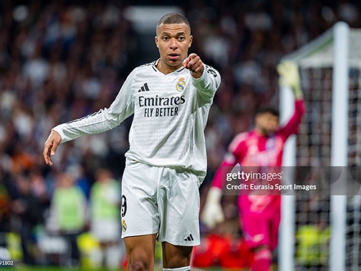 Mbappe vỡ mộng ở Real Madrid: Không bằng “cái bóng“ Ronaldo, khó mơ ngôi cao