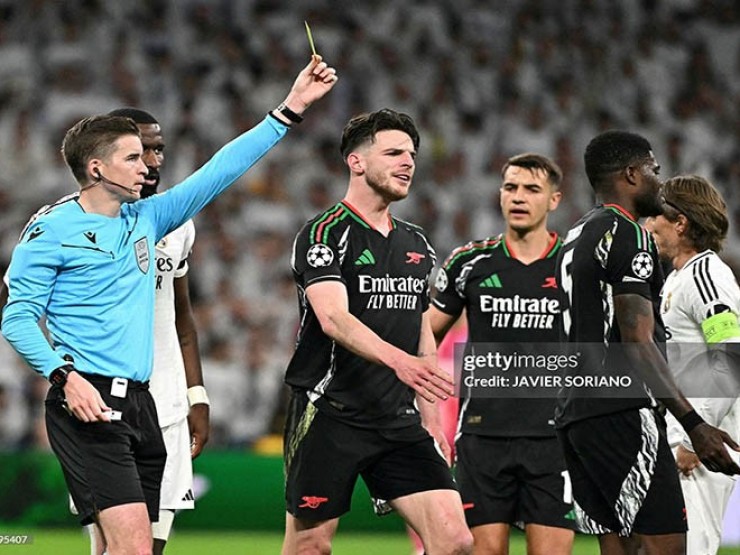 Rice nổi giận với đồng đội vì thẻ vàng ngớ ngẩn, Arsenal thiệt quân bán kết C1