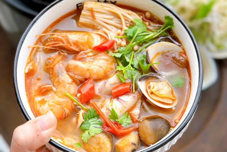 Bữa tối chán cơm thử nấu ngay bát bún hải sản ngon ngây ngất