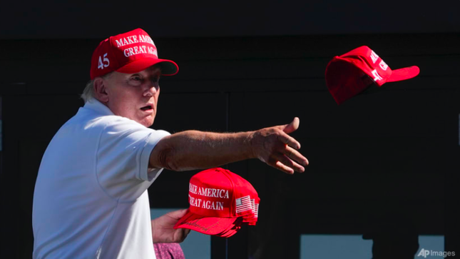 Chiếc mũ MAGA đặc trưng của Tổng thống Trump. (Ảnh: AP)