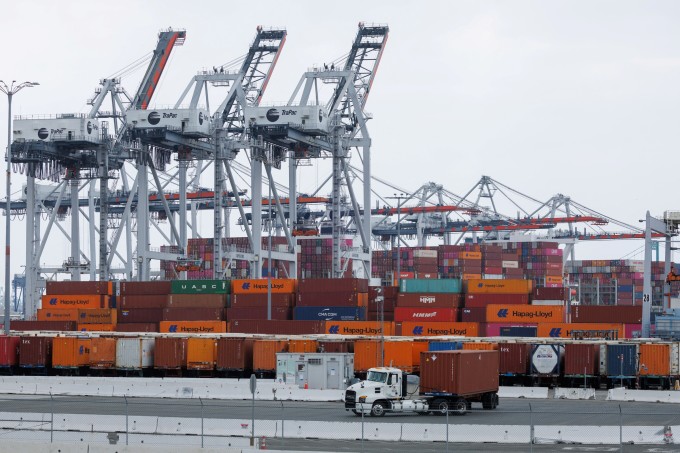 Container tại cảng Los Angeles (California, Mỹ) tháng 10/2024. Ảnh: Reuters