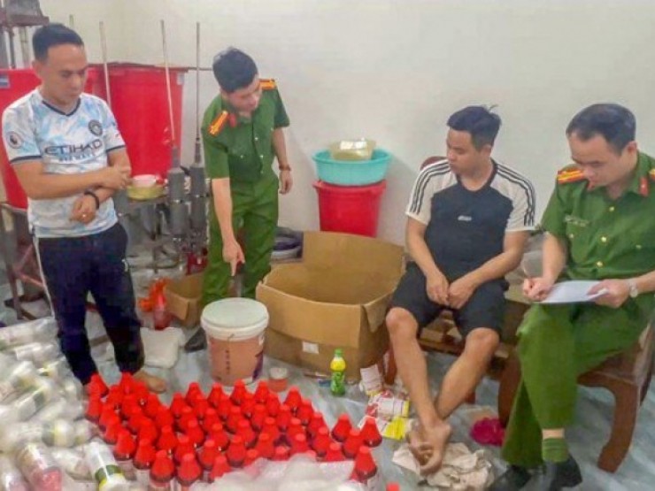 Bắt chủ cơ sở sản xuất, tiêu thụ hơn 10.000 đơn hàng thuốc bảo vệ thực vật giả