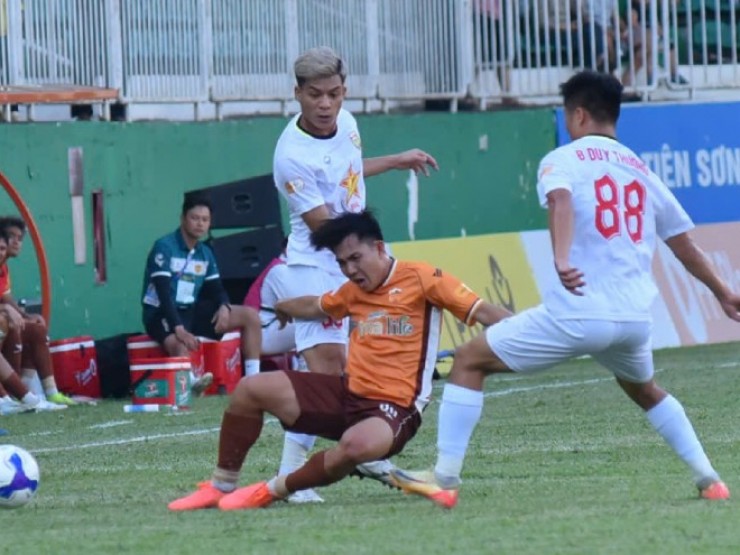 Video bóng đá HAGL - Hà Tĩnh: Sai lầm đáng trách, xà ngang rung chuyển (V-League)