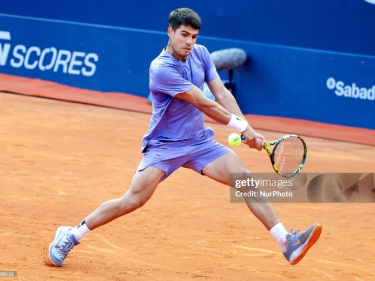 Video tennis Alcaraz - De Minaur: “Cơn mưa“ điểm break, thẳng tiến bán kết (Barcelona Open)