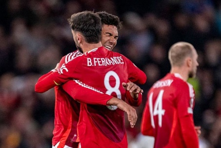 MU thắng Lyon 5-4 lập nhiều kỷ lục, fan "Quỷ đỏ" so sánh Amorim với Sir Alex