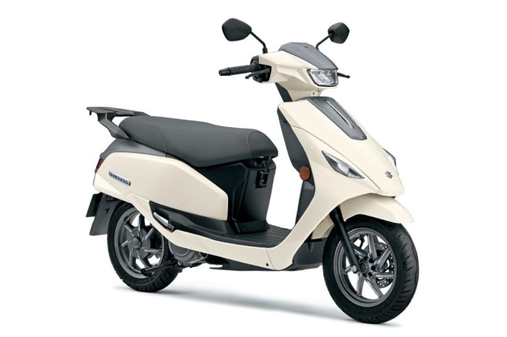 Ra mắt xe ga điện Suzuki e-Access mang nhiều tiện ích hiện đại - 1