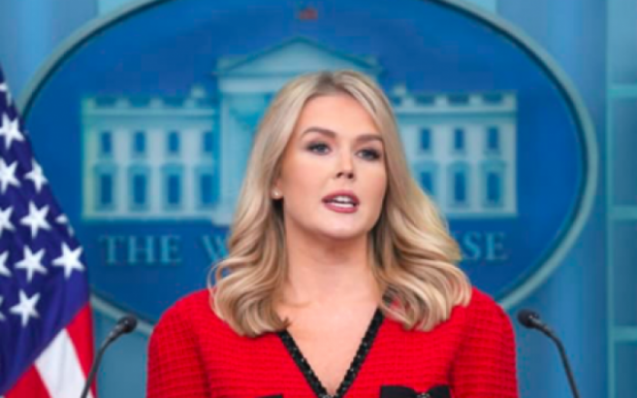 Phát ngôn viên Nhà Trắng bị chế giễu vì mặc váy may ở Trung Quốc