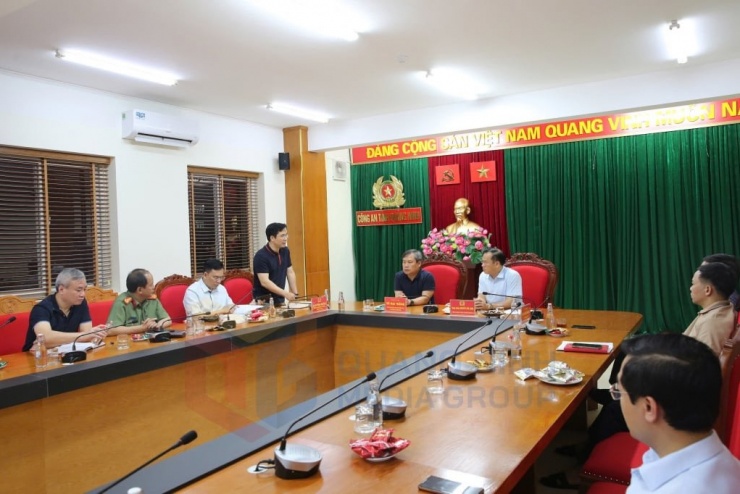 Trung tướng Nguyễn Văn Long, Thứ trưởng Bộ Công an đã về Quảng Ninh xuyên đêm cùng Bí thư Tỉnh uỷ Quang Ninh Vũ Đại Thắng trực tiếp chỉ đạo Công an Quảng Ninh triển khai phương án truy bắt các đối tượng.