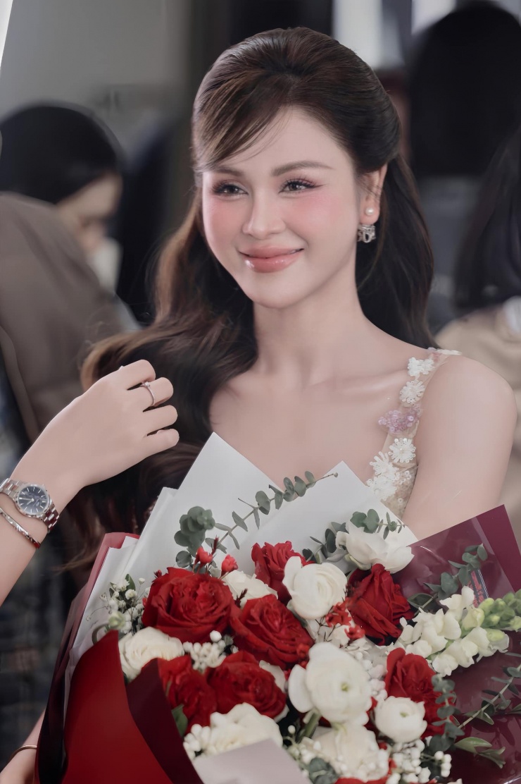 Lương Thu Trang luôn chỉn chu mỗi khi xuất hiện và khoe phong cách sang chảnh, nữ tính.