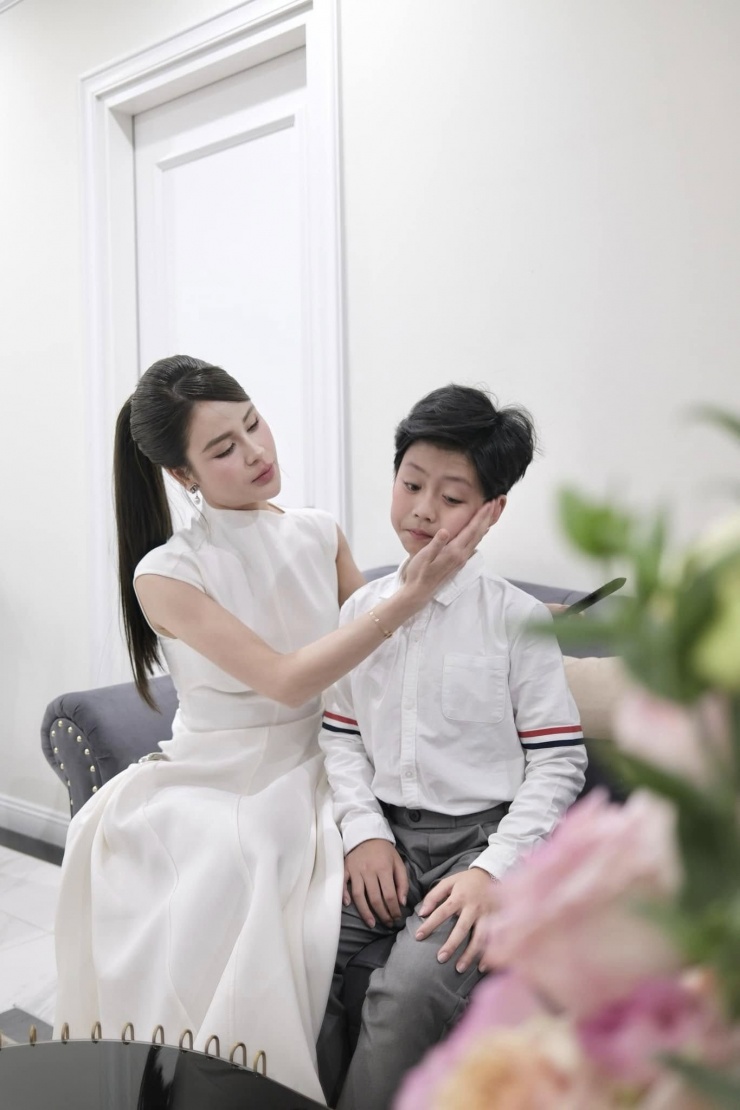 Tuy nhiên, Lương Thu Trang rất thoải mái chia sẻ hình ảnh về cậu con trai khôi ngô luôn khiến mình tự hào.