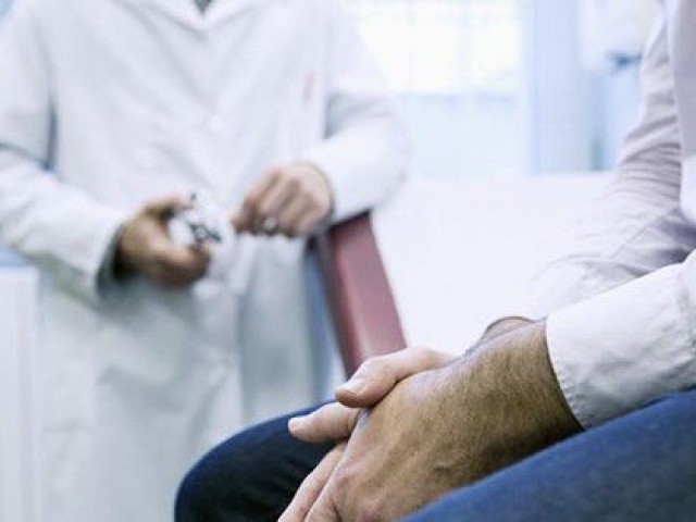 Người đàn ông chỉ đau tức vùng bìu rồi phải mổ cấp cứu vì bệnh lý có nguy cơ tử vong cực cao