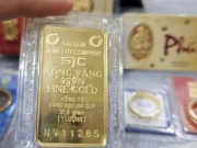 Kinh doanh - Giá vàng giảm sốc, Công ty PNJ không còn vàng miếng, vàng nhẫn để bán