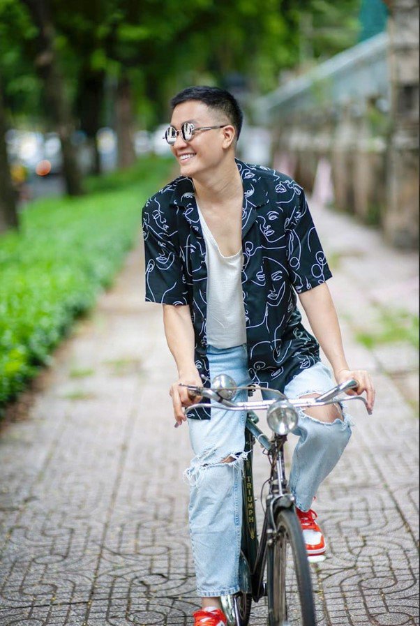 Ngoại hình trẻ trung của Lương Mạnh Hải ở tuổi ngoài 40. (Ảnh: FBNV).