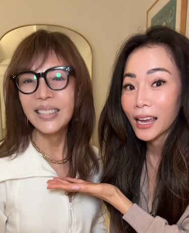 Jessica Davis (bên phải) và mẹ cô - bà Yong Lee.