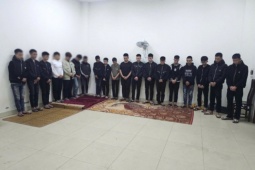Hàng chục đối tượng mang súng, kiếm rượt đuổi trên phố