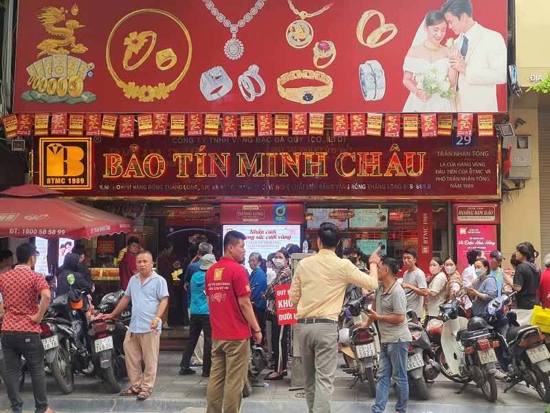 So với ngày hôm qua, giá vàng tại Bảo Tín Minh Châu hôm nay đã giảm gần 6 triệu đồng/lượng.