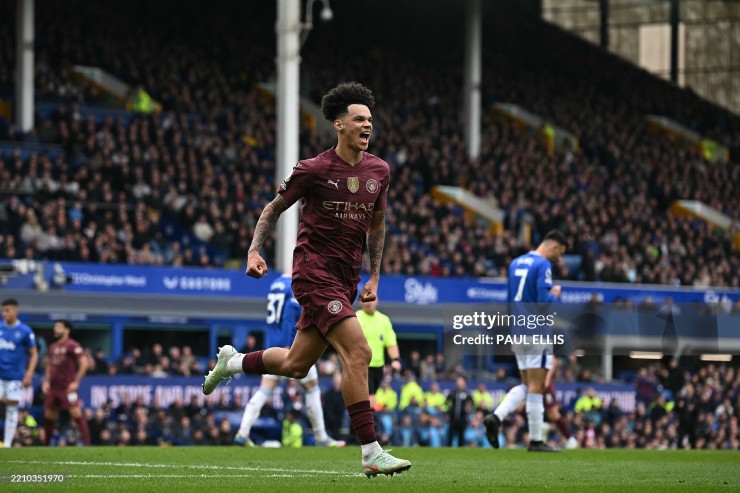 Man City thắng nhọc Everton bằng 2 bàn cuối trận