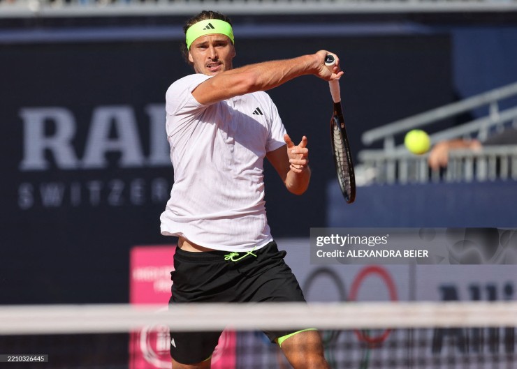 Zverev giành quyền vào chung kết