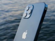 iPhone viền thép giá rẻ, thiết kế, trang bị lấn át cả iPhone đời mới