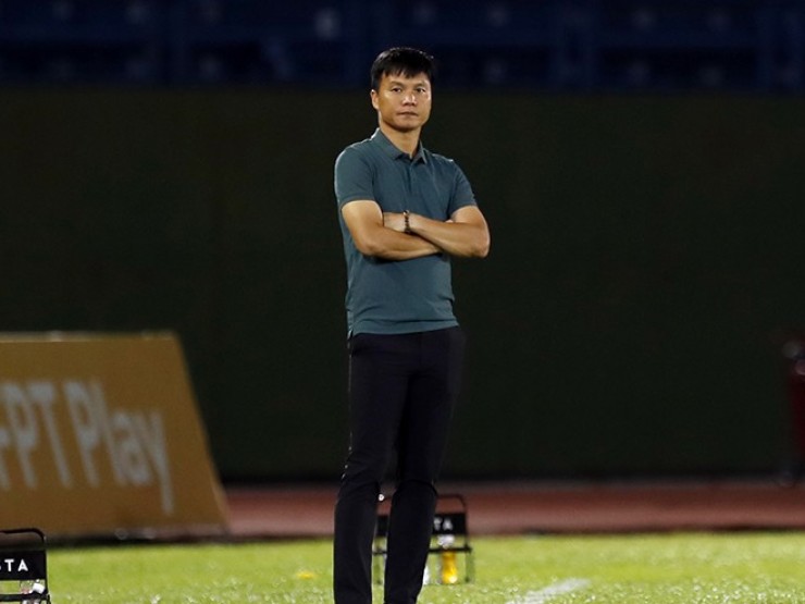 HLV trưởng CLB Bình Dương từ chức vì “xấu hổ” sau trận thua Hà Nội