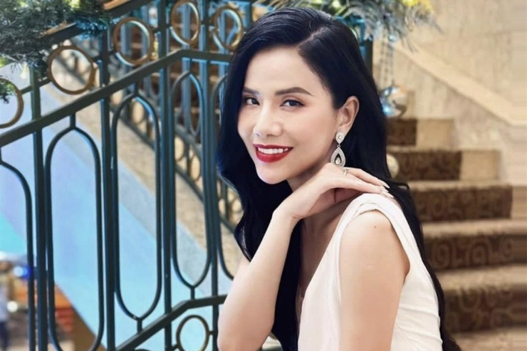 Mới đây, MC Bích Hồng - cộng tác với đài SCTV - dùng mạng xã hội tỏ thái độ "không vui, thấy rất phiền" do hoạt động diễu binh ở TPHCM khiến cô về muộn. MC này còn nhấn mạnh phát ngôn "với tư cách là người sinh ra, lớn lên ở Sài Gòn", gây bức xúc trong dư luận. Trước những tranh cãi, đài SCTV thông báo dừng cộng tác với Bích Hồng.