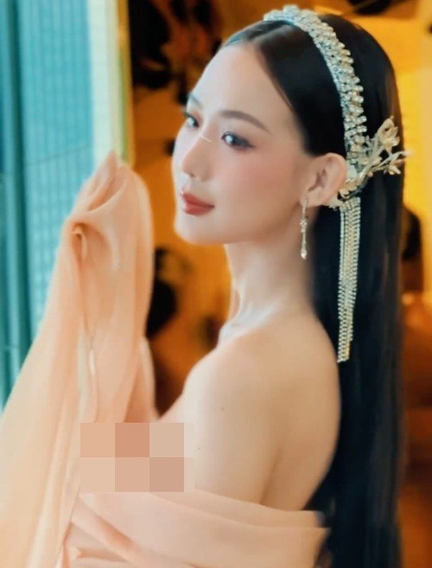 “Hoa hậu cao nhất Vbiz” thường xuyên diện váy áo tôn vòng một khi tham gia sự kiện.