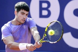 Alcaraz khiến đối thủ  phát điên , biến cú đánh thành vũ khí tâm lý ở Barcelona Open