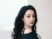 Địch Lệ Nhiệt Ba  " gây bão "  mạng xã hội khi xuất hiện tại sự kiện